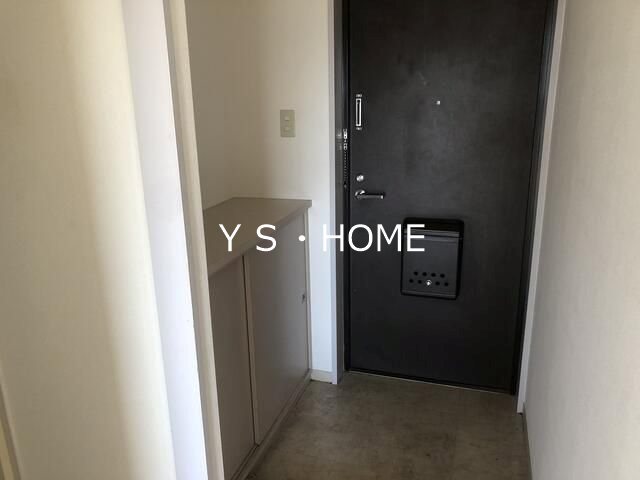 ティアラB 玄関