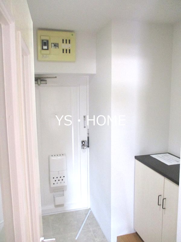 塔の山ハイツ 玄関