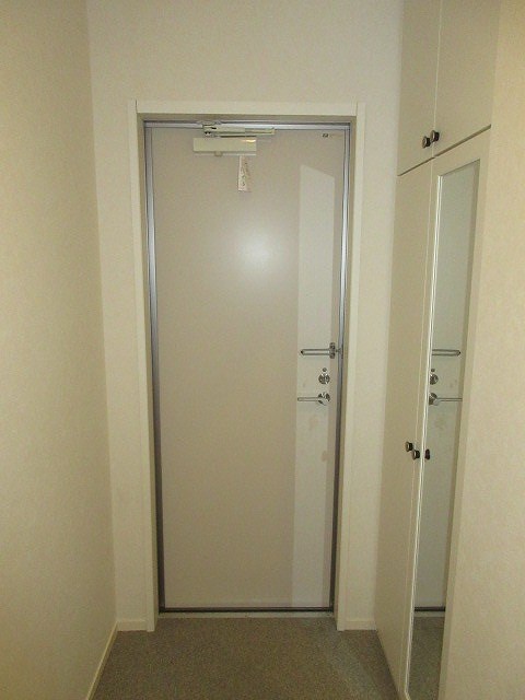 ラシーネ東中野  玄関