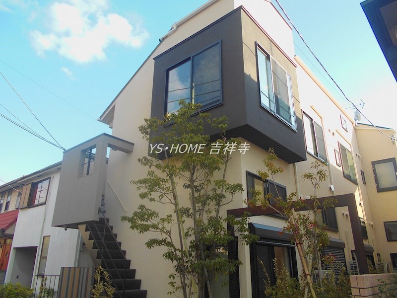 チトカラアパートメント 外観