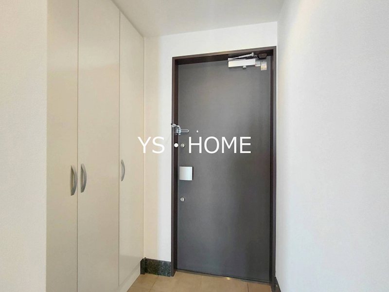 コートハウス中野坂上  玄関