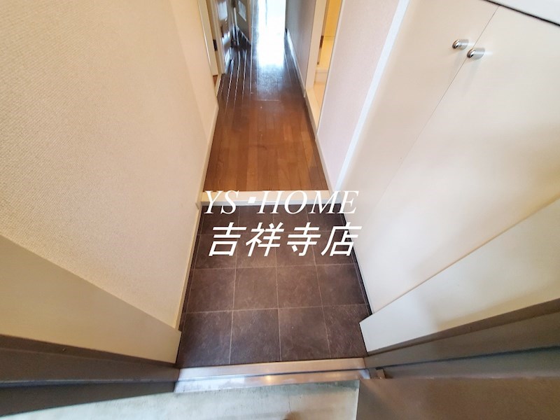 エレガンス三鷹 玄関