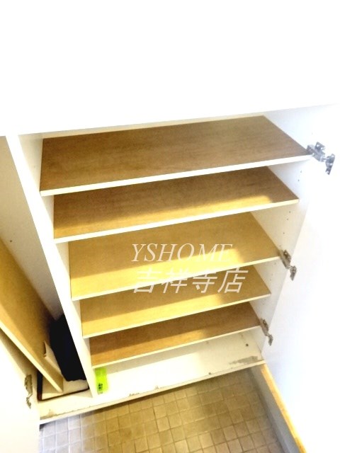 三鷹ロイヤルハイツ 玄関