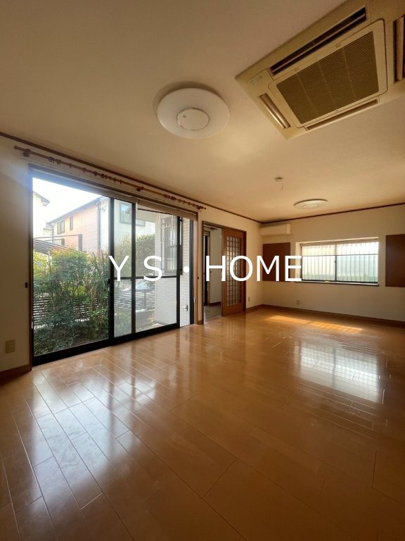 東戸倉１丁目貸家 リビング