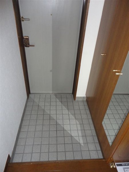 ドルフィン三鷹 玄関