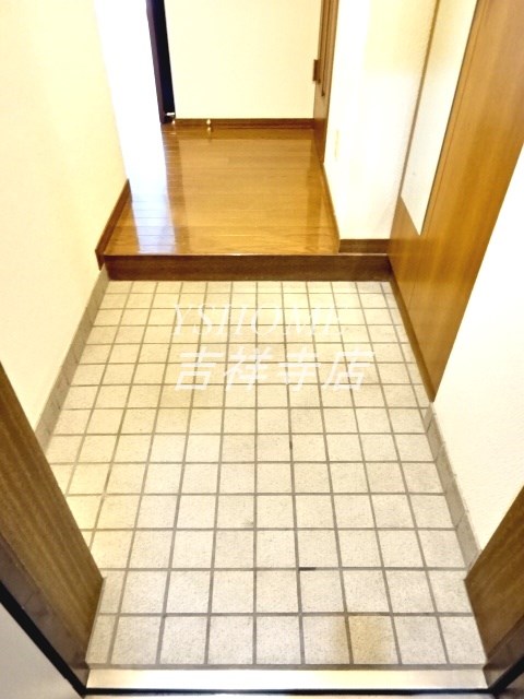 ドルフィン三鷹 玄関