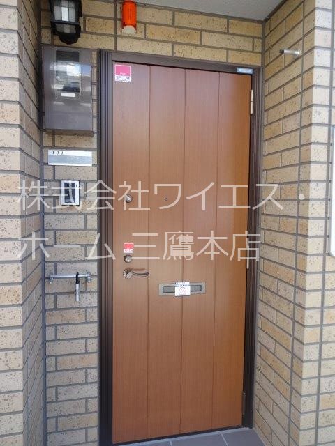 リラ・クレール  玄関