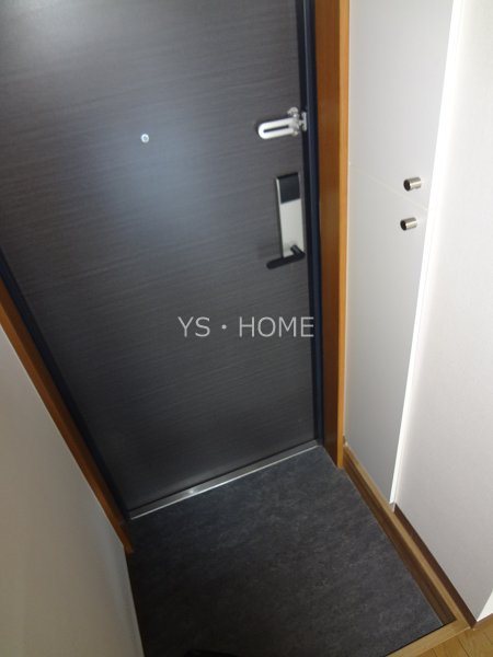 ホワイトステージ 玄関