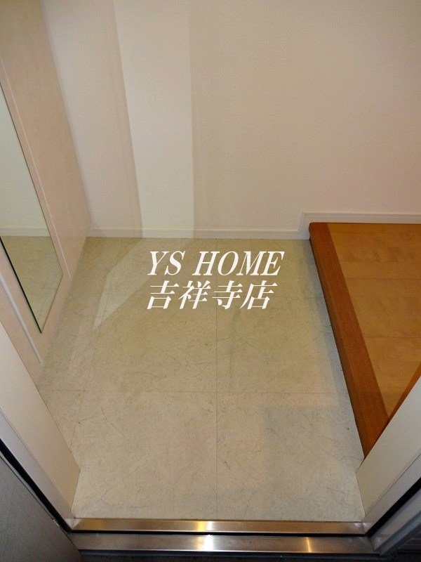 イストワール 玄関