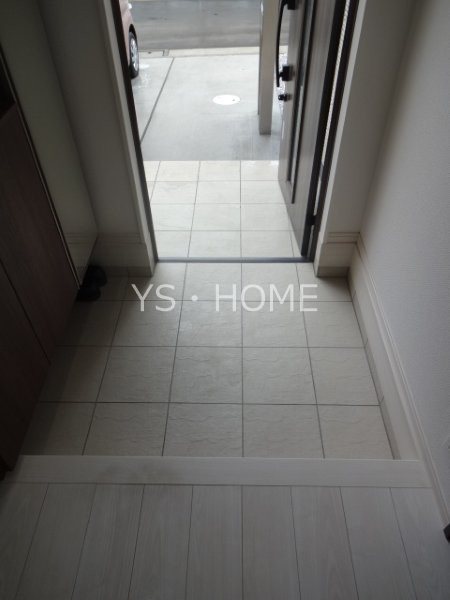 武蔵野市境南町３丁目戸建  玄関