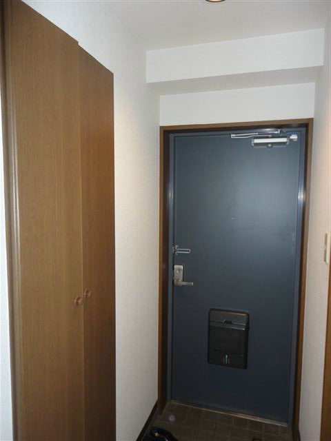 フローラ野崎 玄関