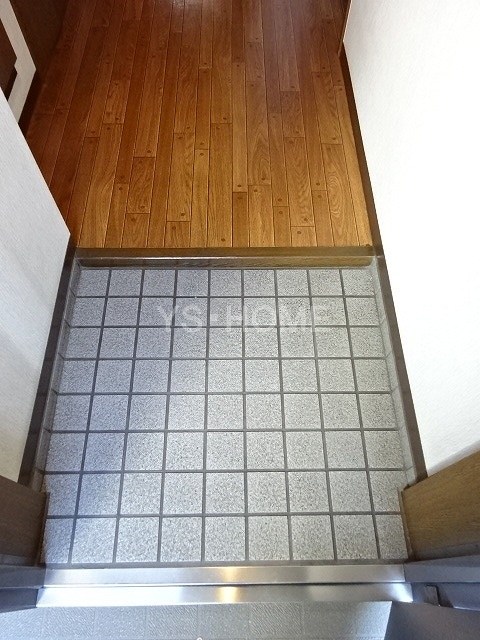 フローラ野崎 玄関