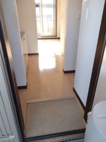 エスティーフォー小金井 玄関