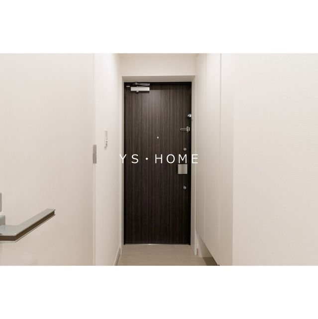 アヴァンカーサ三鷹 玄関