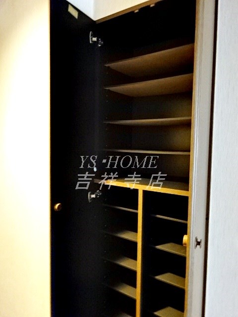 フローラ野崎 玄関