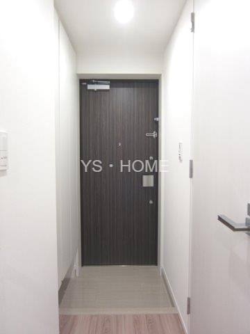 アヴァンカーサ三鷹 玄関