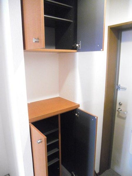 イル・マーレ東  玄関