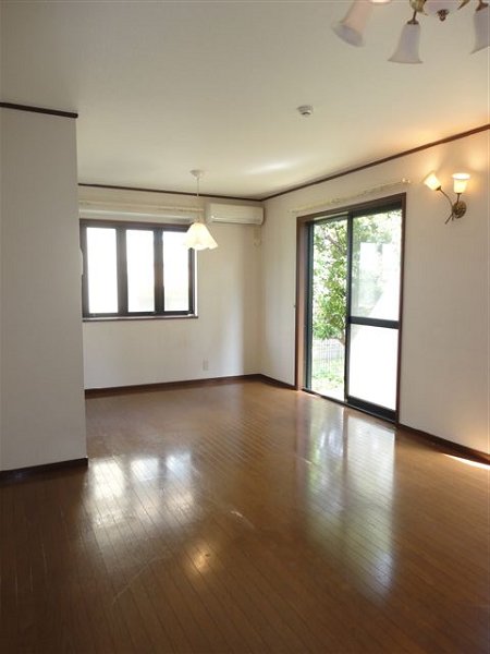 下連雀6-2戸建 リビング