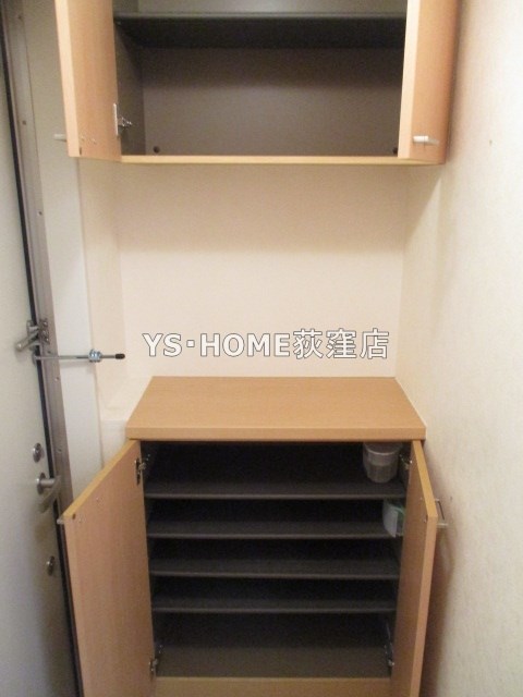 ラ・エスポワール西荻窪  玄関