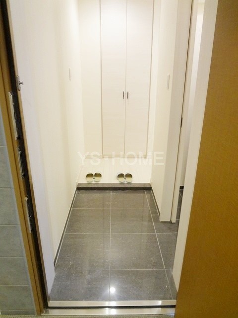 ロワール西荻北 玄関