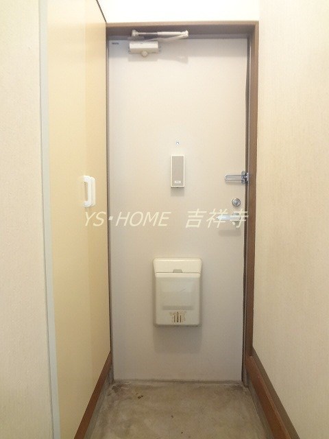 アーバンライフミタカ 玄関