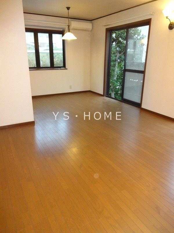 下連雀6丁目戸建 リビング