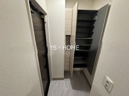 グラナーデ江古田 玄関