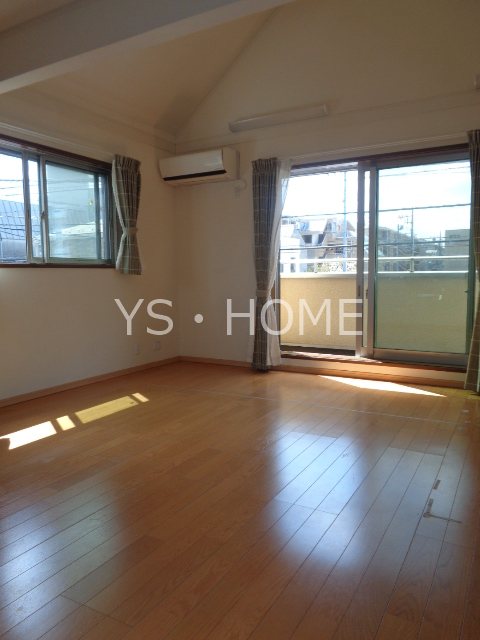 武蔵野市緑町2丁目戸建 リビング