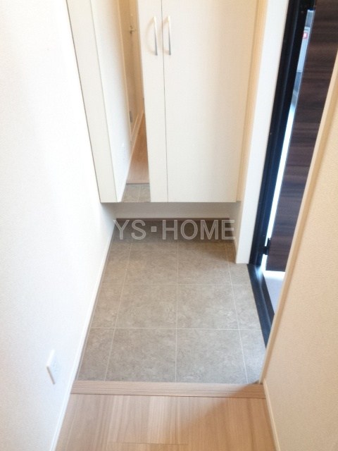 ロイジェント井荻C棟 玄関