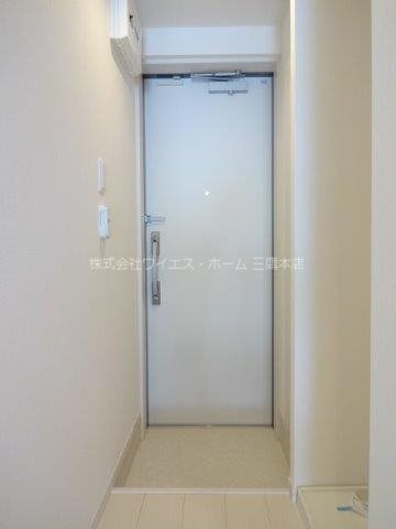 リブリ・モナミ・エムケイ 玄関