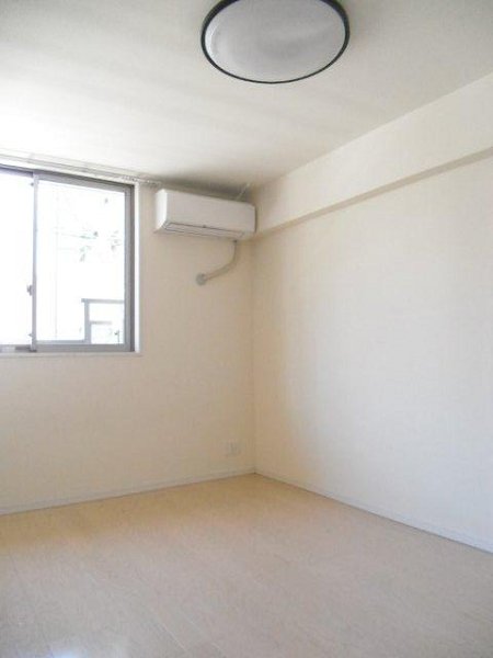 ベルジュール三鷹下連雀  ベッドルーム