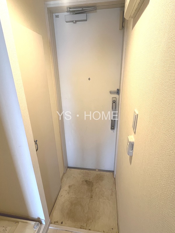 リブリ・アヴニール 玄関