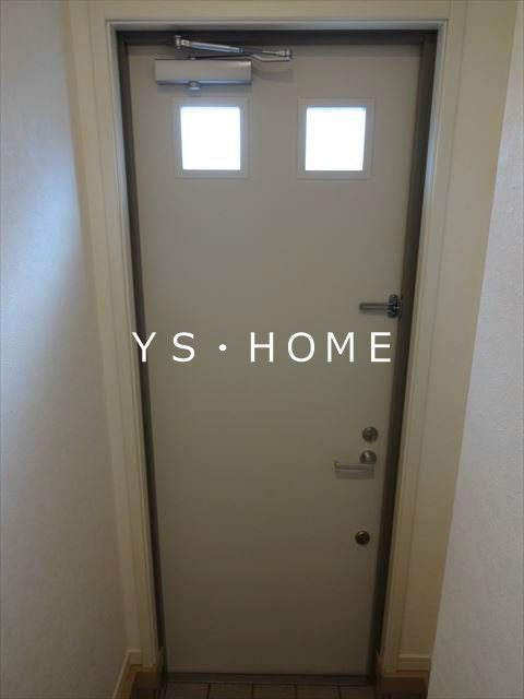 メゾン井の頭 玄関