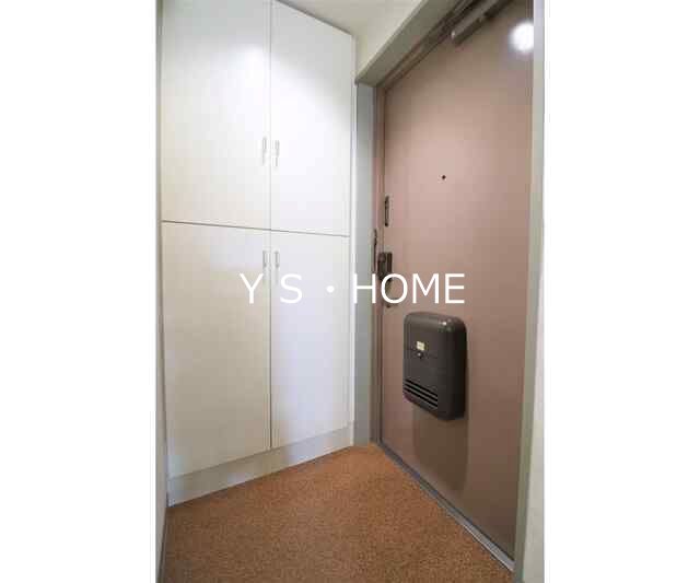 パインコート立川 玄関