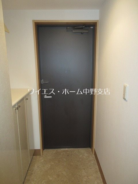 ジ・アパートメントヒルトップ中野   玄関