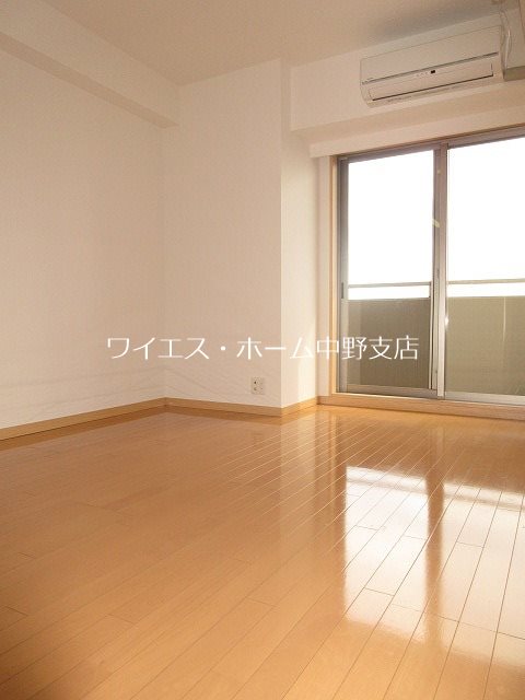 ジ・アパートメントヒルトップ中野   リビング