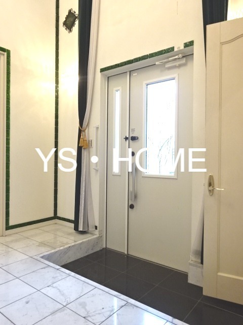 レキシントン 玄関