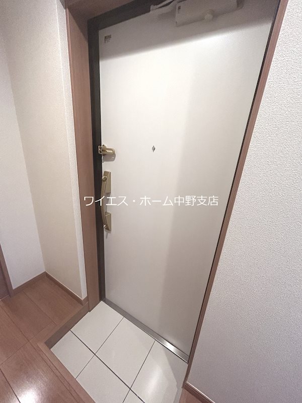 モン・シャトー東高円寺南館  玄関