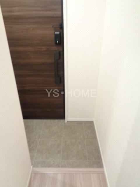 ロイジェント井荻C棟 玄関