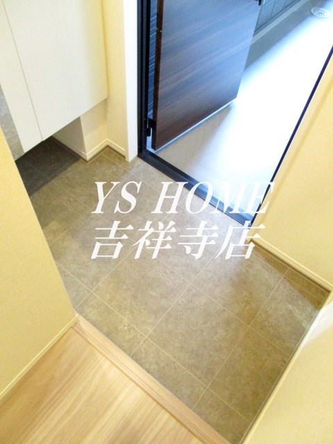 ロイジェント井荻　C棟 玄関