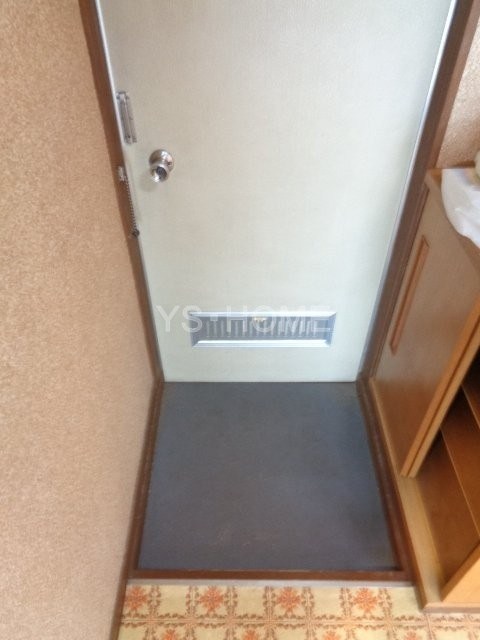 ハタハイツ 玄関