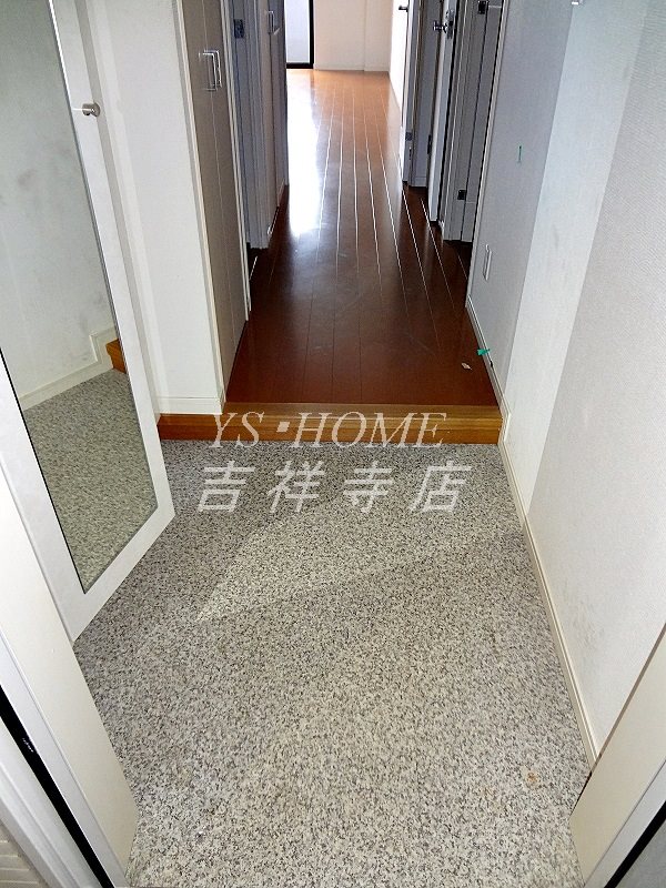 イストワール 玄関