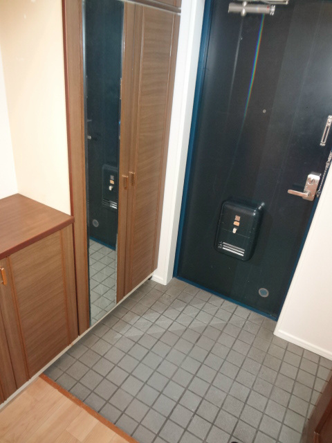 桜橋コートB棟 玄関