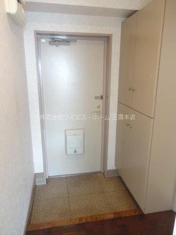 シャトー・ボナール　 玄関