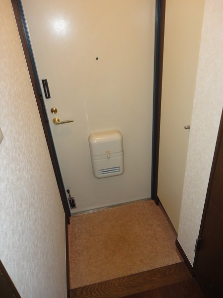プレステージ三鷹 玄関