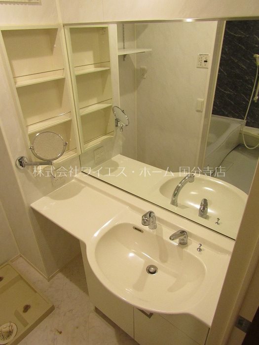 ティルタ　サリ その他1