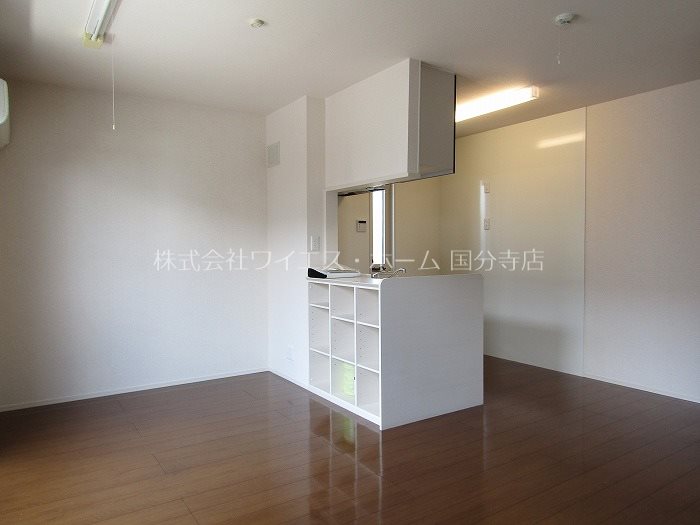 ティルタ　サリ リビング