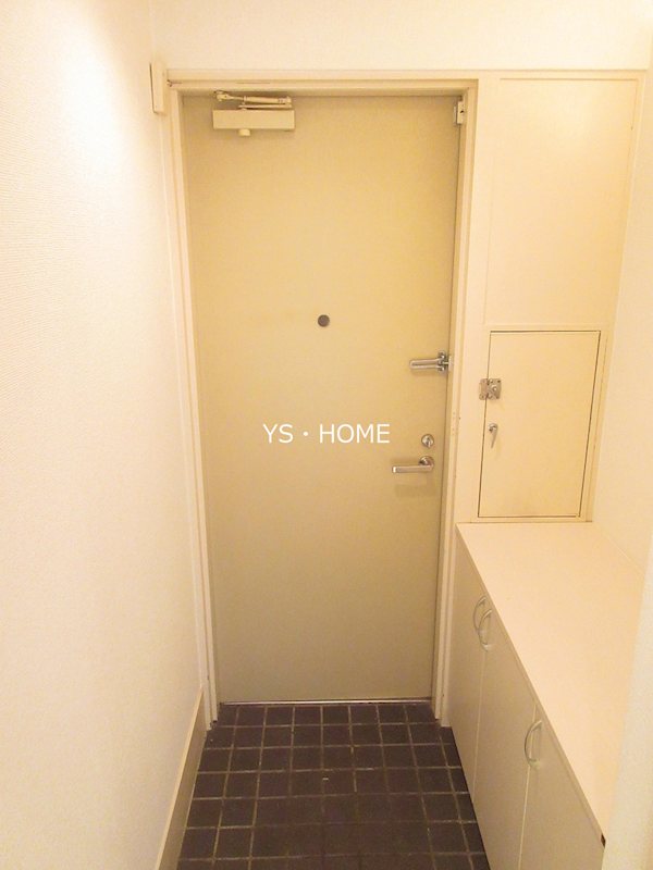 ハイツスモルカ 玄関