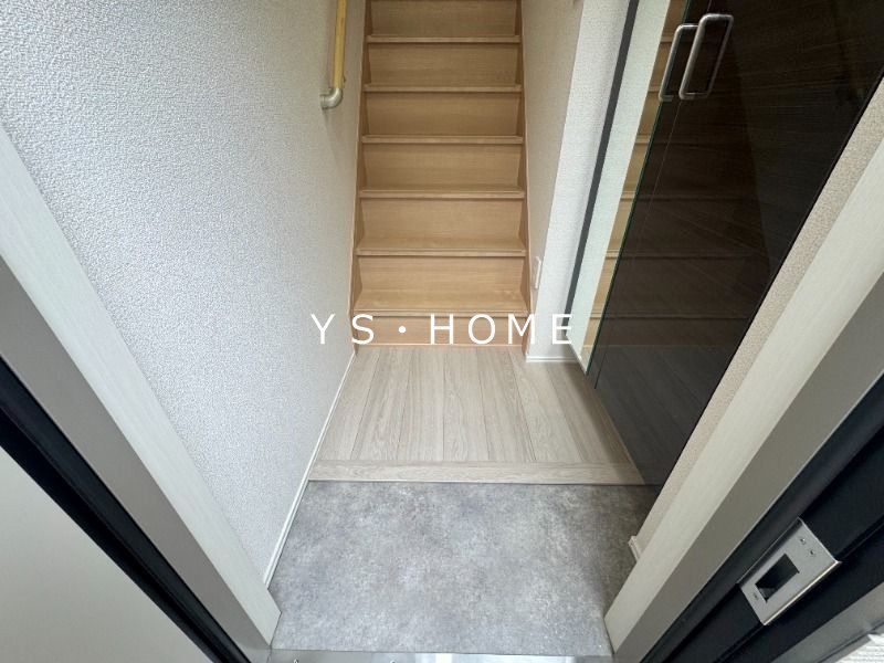 クレールムサシ 玄関