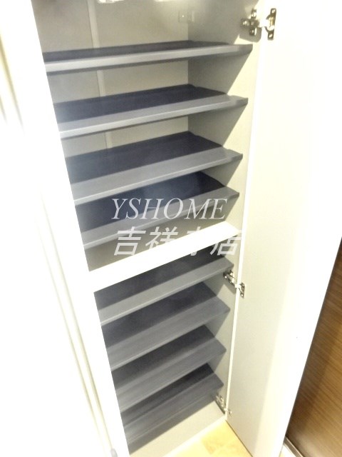 ラシーネ荻窪 玄関